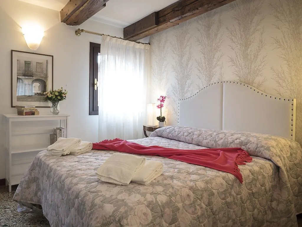البندقية Faville Apartments