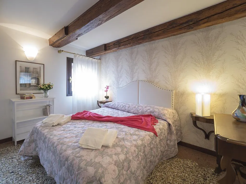 البندقية Faville Apartments